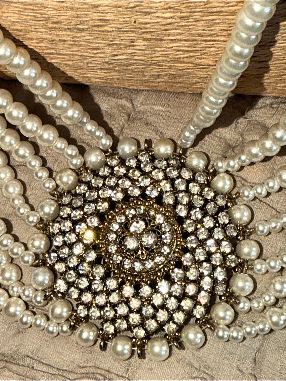 Layered Pearl Statement Necklace in White & Gold Like New - Picture 9 of 15
